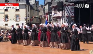 VIDÉO. Le bagad et le cercle celtique de Saint-Malo fêtent la Bretagne, à Morlaix