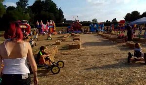 Un village de jeux gonflables et autres activités proposé à Cuesmes. Vidéo LP