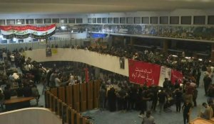 Irak: les manifestants pro-Sadr continuent d'occuper le Parlement