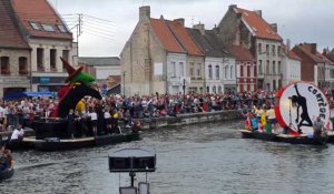 Saint-Omer : ambiance lors du cortège nautique dans le quartier du Haut-Pont