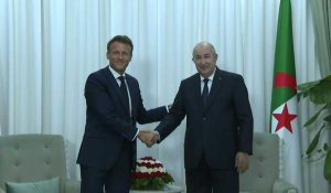 Le président algérien reçoit son homologue français au palais présidentiel d'El Mouradia