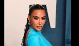 Anniversaire de Kylie Jenner : la brassière de Kim Kardashian prête à exploser, elle manque de...