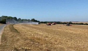 Saint-Inglevert : un tracteur prend feu dans un champ