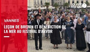 VIDÉO. À Vannes, leçon express de breton et procession au Festival d’Arvor