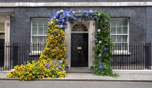 Royaume-Uni: des fleurs à Downing Street pour le Jour de l'indépendance de l'Ukraine