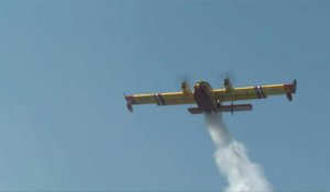 Incendies en Gironde: des Canadair larguent de l'eau sur La-Teste-de-Buch
