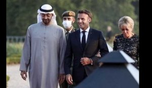 Emmanuel Macron déroule le tapis rouge au président des Émirats Arabes Unis et Brigitte sort le...