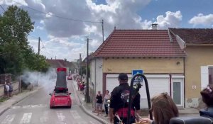 La caravane du Tour de France femme traverse les villages aubois entre Troyes et Bar-sur-Aube