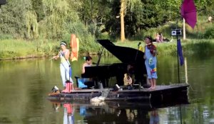 Des musiciens sur l'eau à Seraucourt-le-Grand
