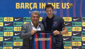 Football: présentation officielle de Lewandowski au FC Barcelone