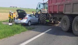 Mercatel : collision entre une voiture et un tracteur