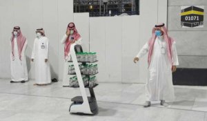 A La Mecque, des robots proposent de l'eau bénite aux pèlerins