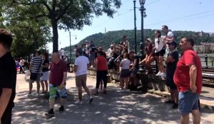 EURO 2021 - Ambiance devant l’hôtel de l’équipe de France à Budapest au lendemain de Hongrie - France