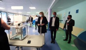Hénin-Beaumont : Marine Le Pen est venue voter pour les élections