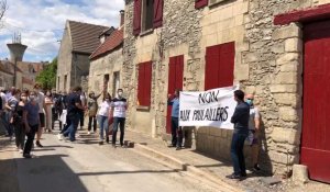 Manifestation contre un nouveau poulailler à Rully (Oise)