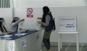 Les Péruviens se rendent aux urnes pour élire leur nouveau président