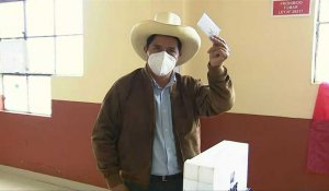 Présidentielle au Pérou: le candidat Pedro Castillo vote