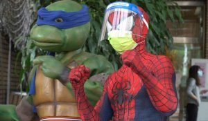 Taïwan: Spiderman et Tortue Ninja distribuent des repas aux soignants