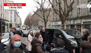 VIDÉO. Arrivée mouvementée pour Marine Le Pen au commissariat de Brest, ce mardi