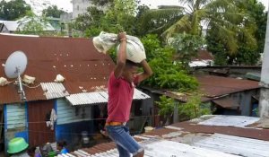 Madagascar : le cyclone Batsirai se rapproche, les habitants se barricadent