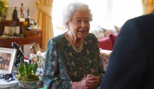 La reine Elizabeth II positive au Covid reçoit des vœux de prompt rétablissement