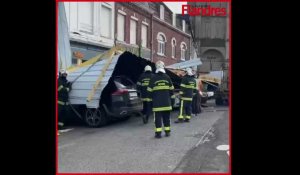 Plusieurs voitures endommagées après que le bardage d’un salon de coiffure à Wormhout se soit envolé