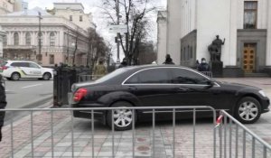 Ukraine: arrivée du cortège d'Emmanuel Macron avant sa rencontre avec Zelensky
