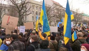 Allemagne: manifestation d'Ukrainiens devant l'ambassade de Russie à Berlin