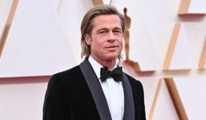 Brad Pitt en couple avec une chanteuse ? Un proche se confie