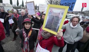 Tarn-et-Garonne: une centaine de personnes au soutien du maire décrocheur du portrait de Macron