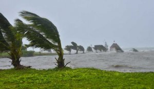 La Réunion sous les pluies diluviennes du cyclone Batsirai