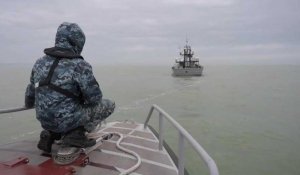Les gardes-côtes ukrainiens patrouillent dans la mer d'Azov