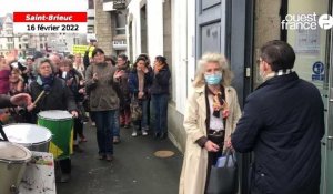 VIDÉO. Saint-Brieuc. Près de 150 personnes pour soutenir une médecin pas vaccinée, menacée de suspension