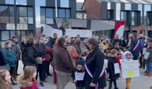 Nouvelle manifestation contre la fermeture de deux classes à Isbergues