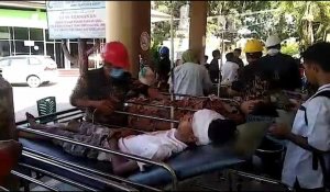 Indonésie: des blessés arrivent à l'hôpital après un séisme meurtrier au nord de Sumatra
