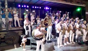 Grosse ambiance sur la Grand'place de Bollezeele pour le Sept'ival