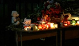 Russie: fleurs et bougies à Perm après la fusillade qui a fait six morts