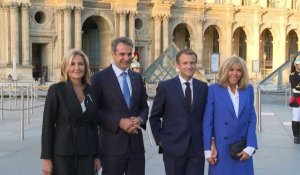 Emmanuel Macron reçoit le Premier ministre grec au Louvre