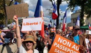 A Paris, rassemblement des "Patriotes" de Florian Philippot contre le pass sanitaire