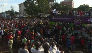 Guinée: des militants contre un 3e mandat de Condé accueillis en héros à leur retour d'exil