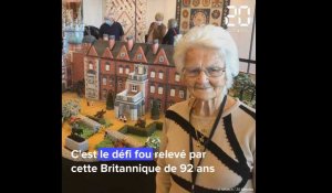 Angleterre: Margaret Seaman reproduit en tricot la maison de campagne de la reine