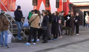 Fusillade en Russie: des étudiants font la queue pour donner du sang