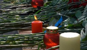 Russie: fleurs et recueillement à Perm après la fusillade qui a fait six morts