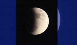 Lune: une éclipse «quasi totale», la plus longue depuis 1440, a été visible ce vendredi dans une partie du monde ce 19 novembre 2021