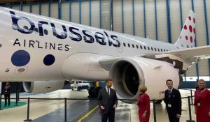 Le personnel de Brussels Airlines manifeste lors de la présentation du nouveau logo 