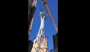 Barcelone - L'étoile de la Sagrada Família installée