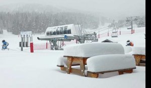 Formiguères (66) - La neige tombe en abondance sur la station de ski