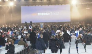 Présidentielle: arrivée de militants d'Éric Zemmour pour son premier meeting de campagne