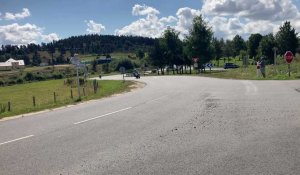 Passage des cyclistes à la 4e étape du Tour de l'Ardèche Féminin 2021 (1)