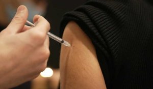 Covid-19: à Paris, la vaccination bat son plein à quelques jours de Noël
